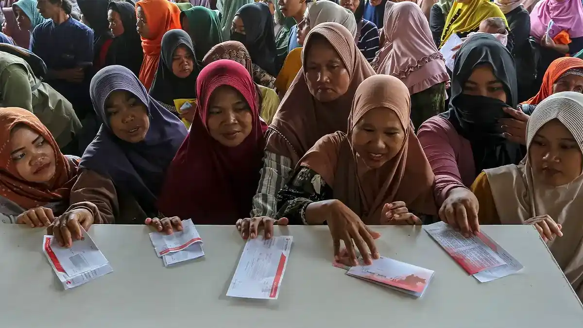 Muhaimin Iskandar speaking at a press briefing in Jakarta