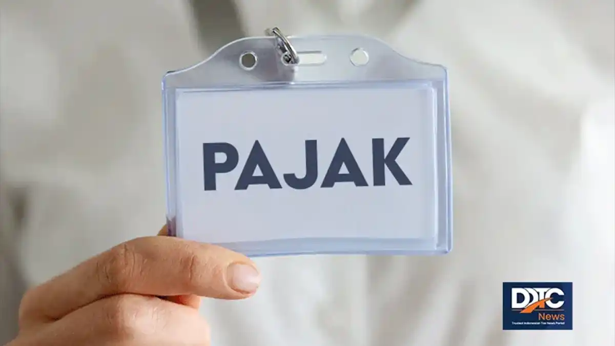 KP2KP Painan staff conducting tax education broadcast