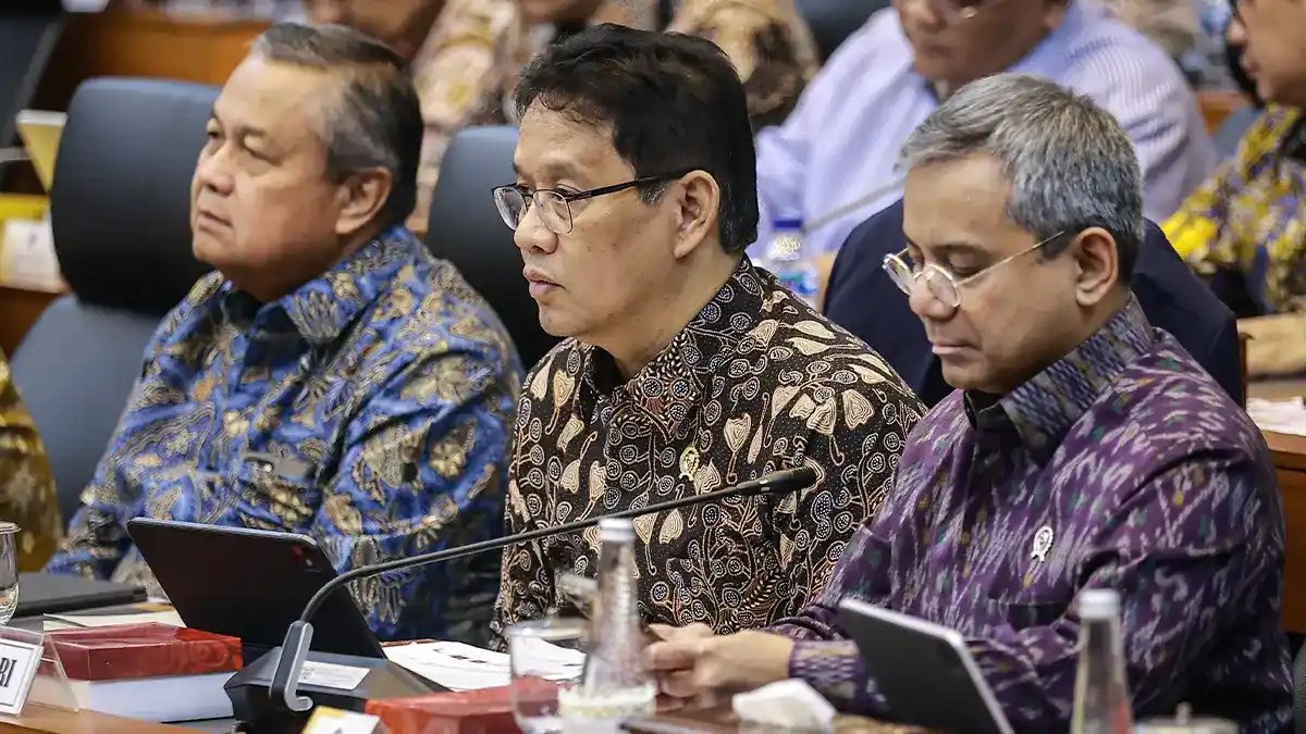 Menteri Keuangan Purbaya berbicara pada konferensi pers