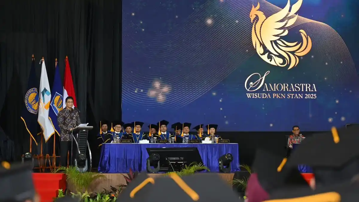 Finance Minister Purbaya speaking at PKN STAN 2025 graduation ceremony