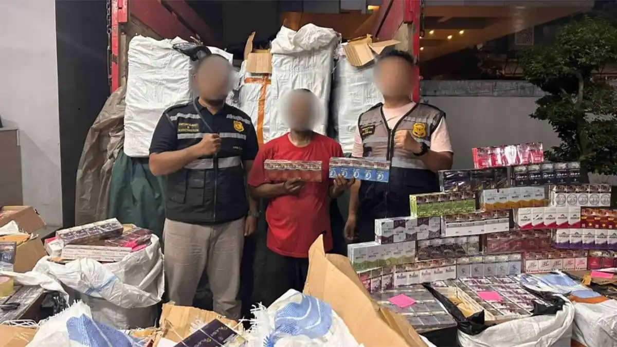 Truk Kayu Dicegat di Tol Semarang Bawa 2,39 Juta Rokok Cukai