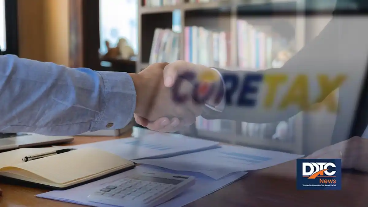 Tax officer assisting Coretax activation at service office