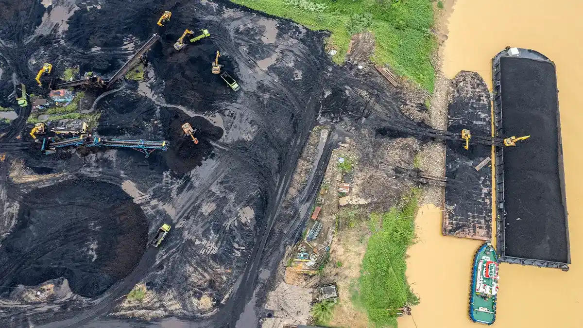 Director Ihsan Priyawibawa speaking at DJP seminar on coal tax compliance