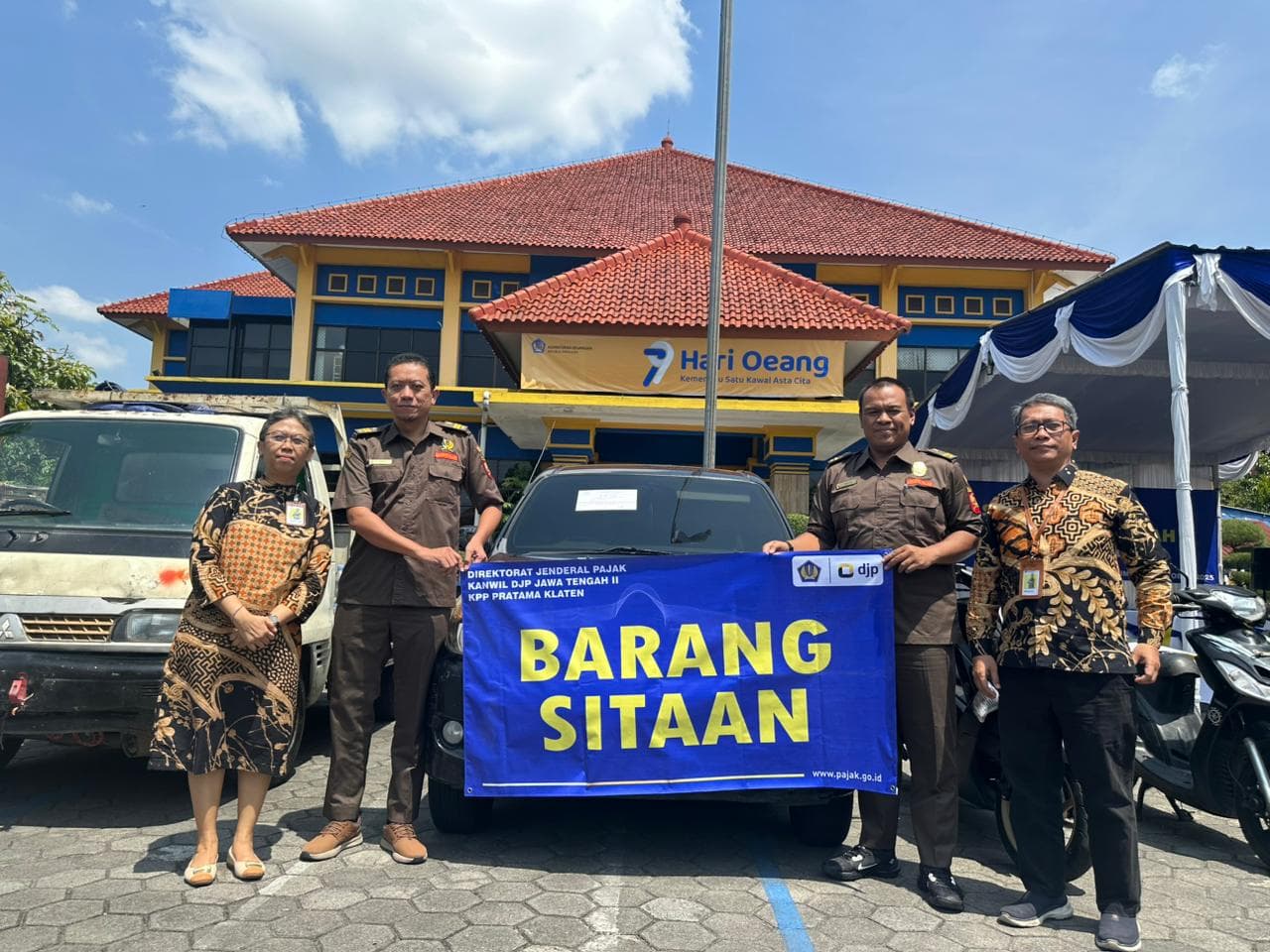 Tax officials seizing vehicles and land in Klaten, Central Java