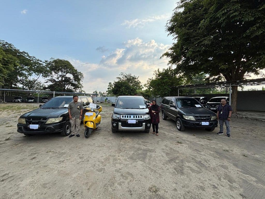 Tax officers seizing cars and land in Boyolali
