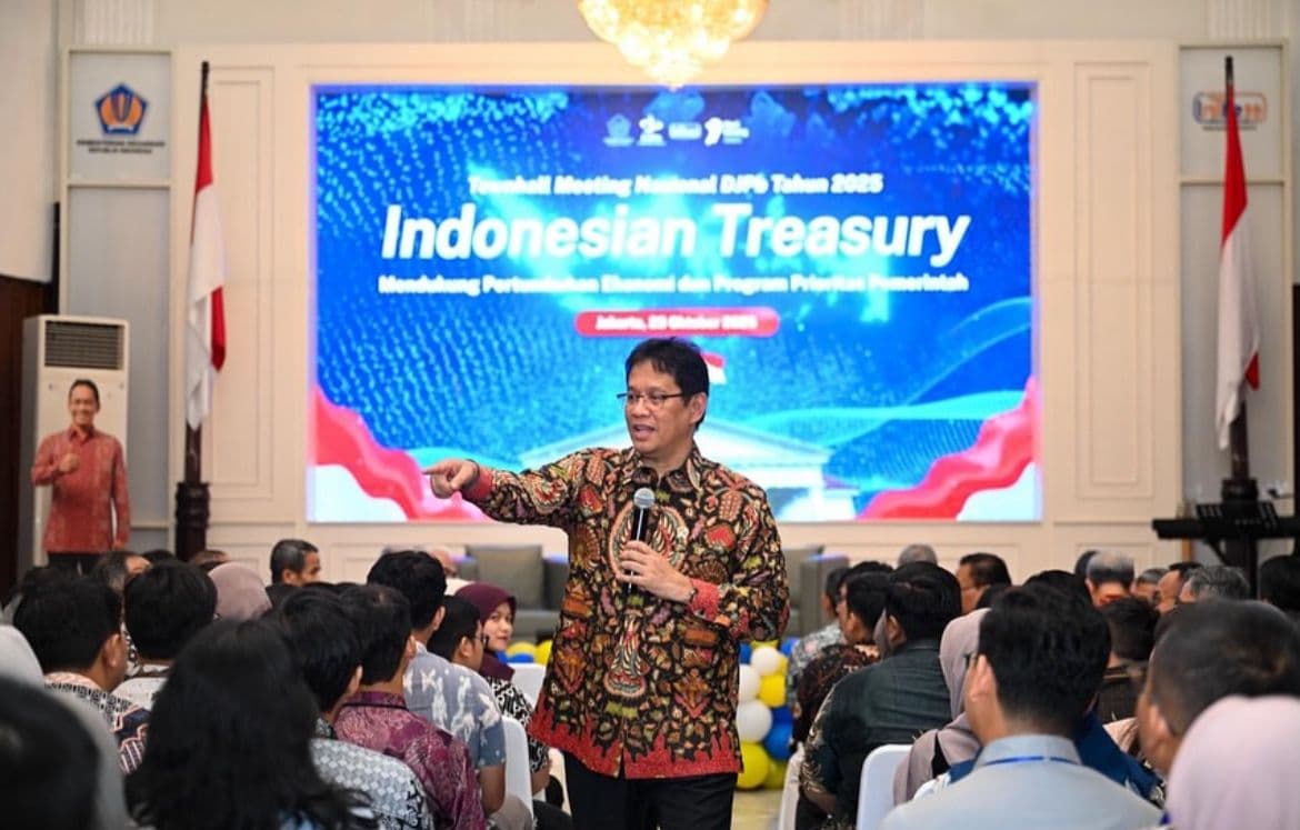 Finance Minister Purbaya with Indonesian cybersecurity experts