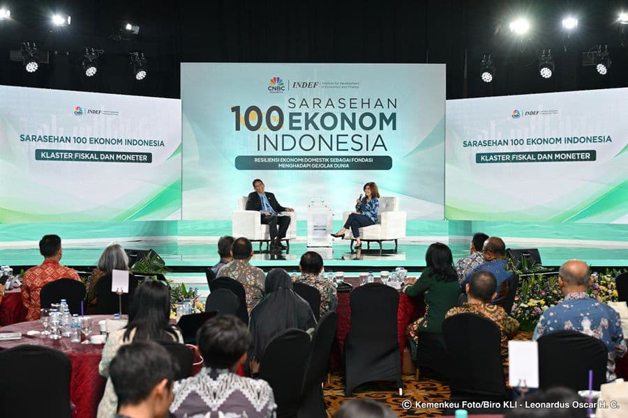 Foto Menteri Keuangan Purbaya Yudhi Sadewa berbicara di konferensi di Jakarta