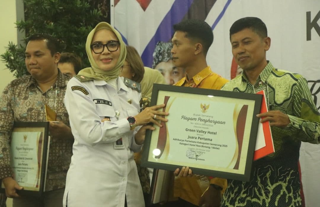 Award ceremony for Semarang hotel and restaurant tourism excellence