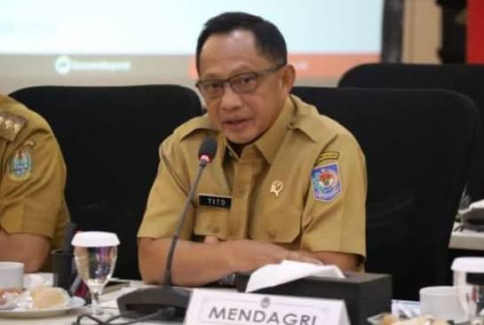 Muhammad Tito Karnavian speaking to journalists in Jakarta