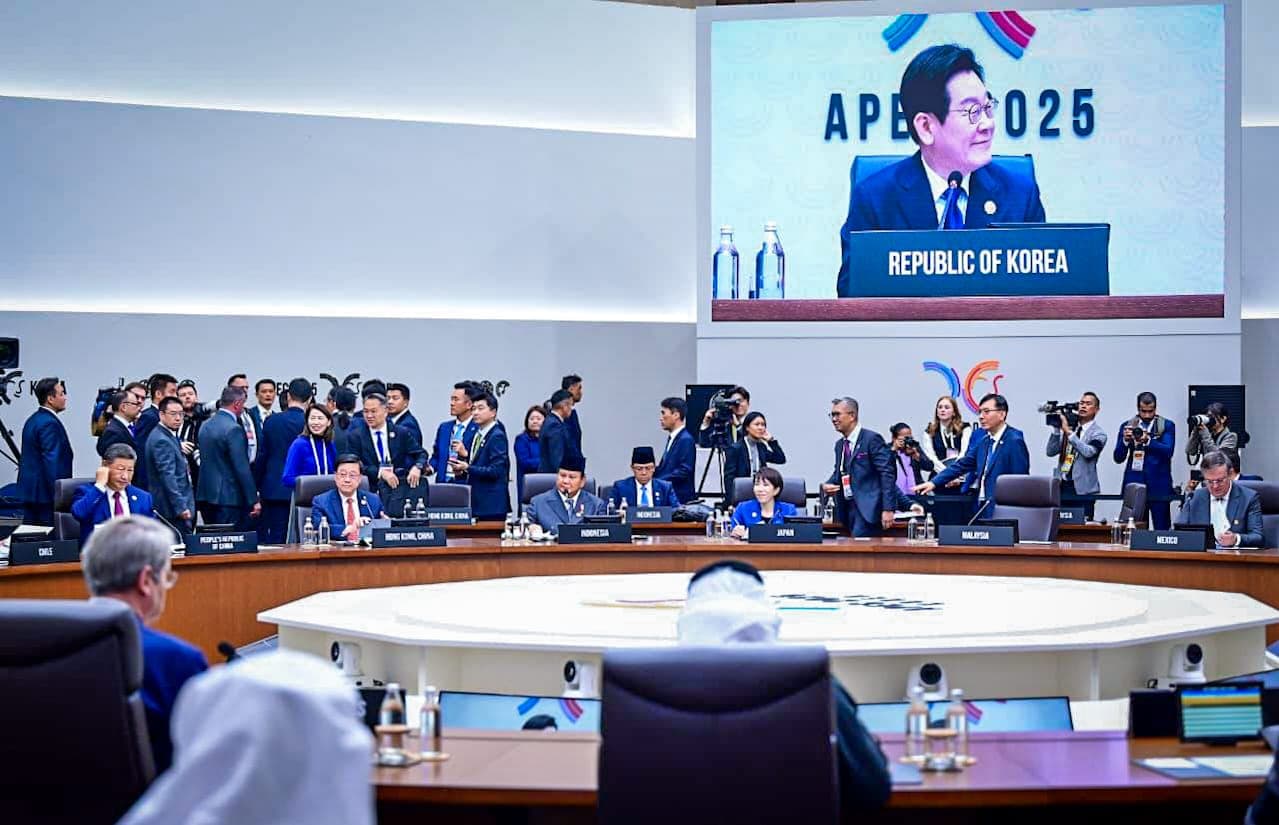 President Prabowo Subianto speaking at APEC forum in Gyeongju, South Korea