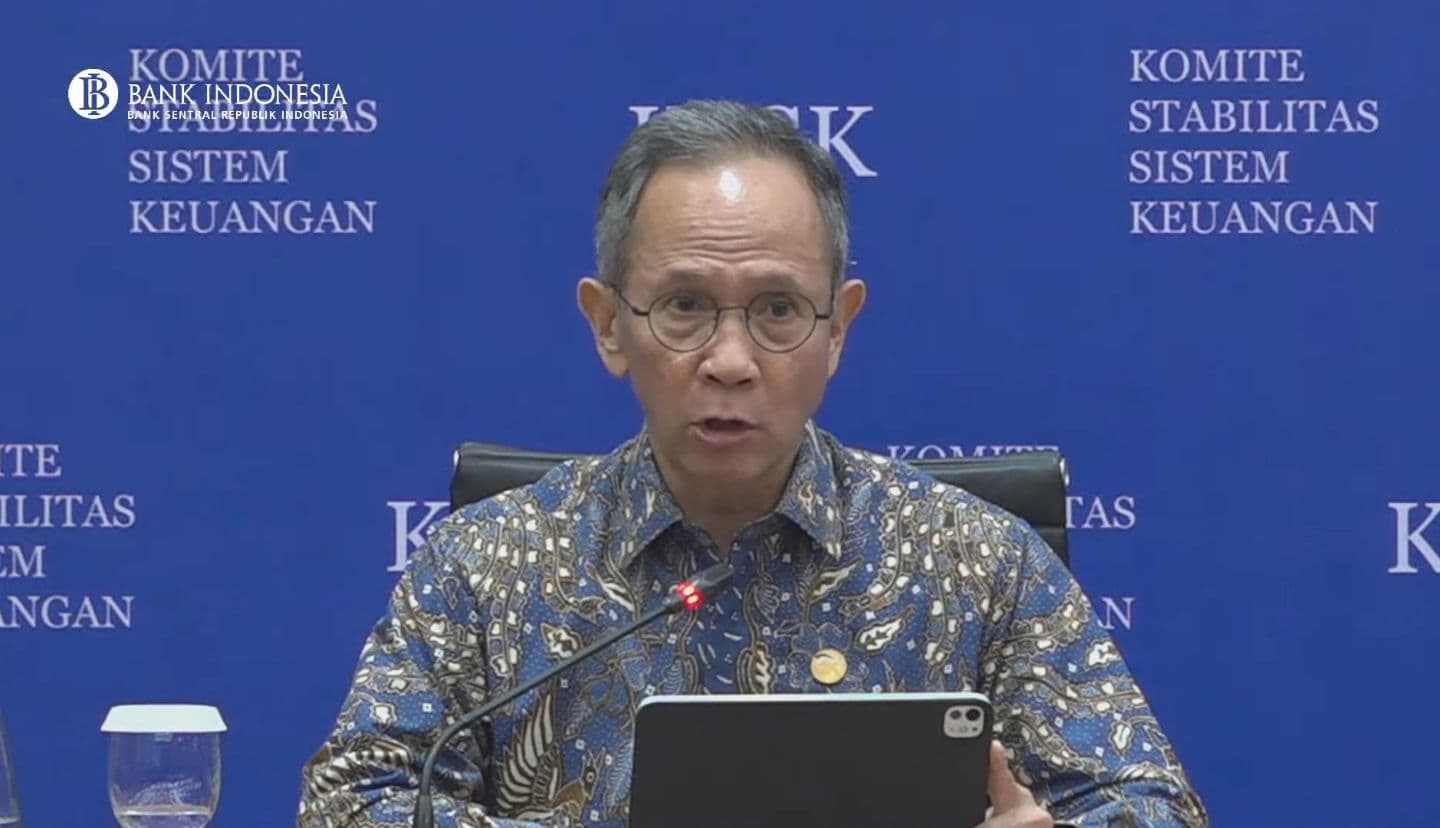 Mahendra Siregar speaking at OJK press conference in Jakarta