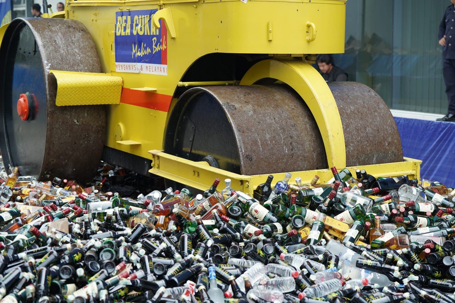 Customs revenue chart for Western Sumatra region up to September 2025