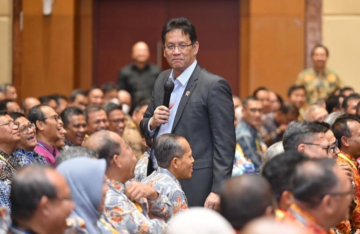 Finance Minister Purbaya Yudhi Sadewa speaking at the Large Tax Office