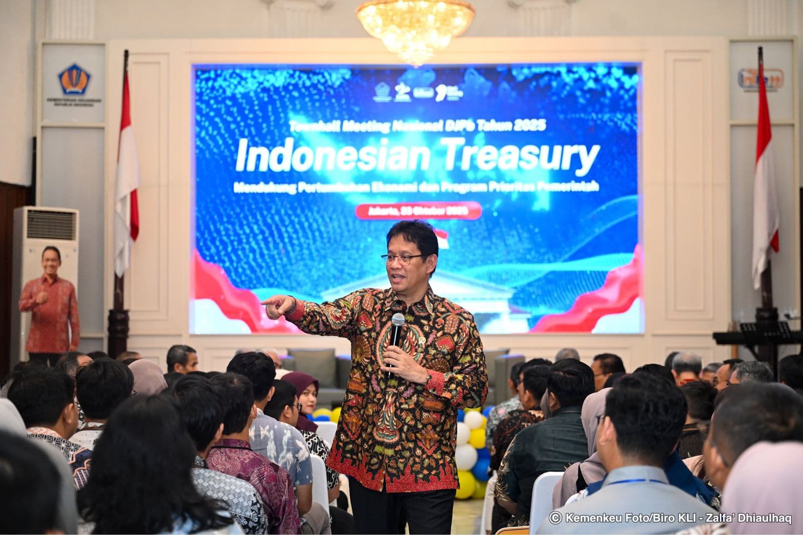 Minister Purbaya Sadewa teaching APBN to students at SMAN 3 Jakarta