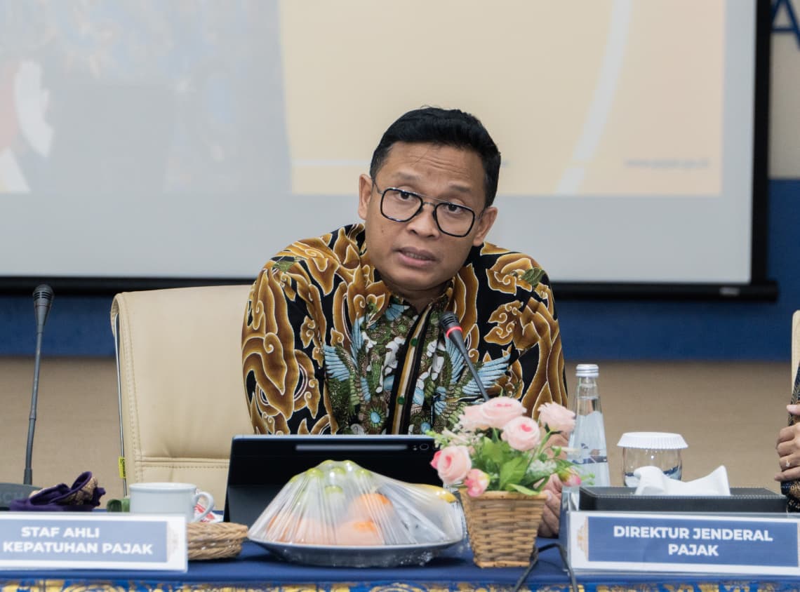 Director General Bimo Wijayanto presenting AI cooperation with Korea, Thailand and Singapore