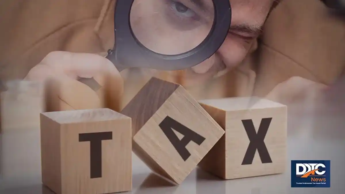 Tax officials discussing data integration in hotel sector