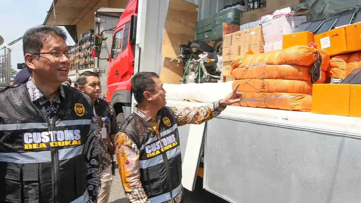 Menteri Keuangan Purbaya Yudhi Sadewa mengumumkan saluran pengaduan WhatsApp di Tanjung Priok