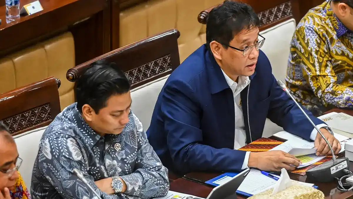 Foto Menteri Keuangan Purbaya Yudhi Sadewa di konferensi pers