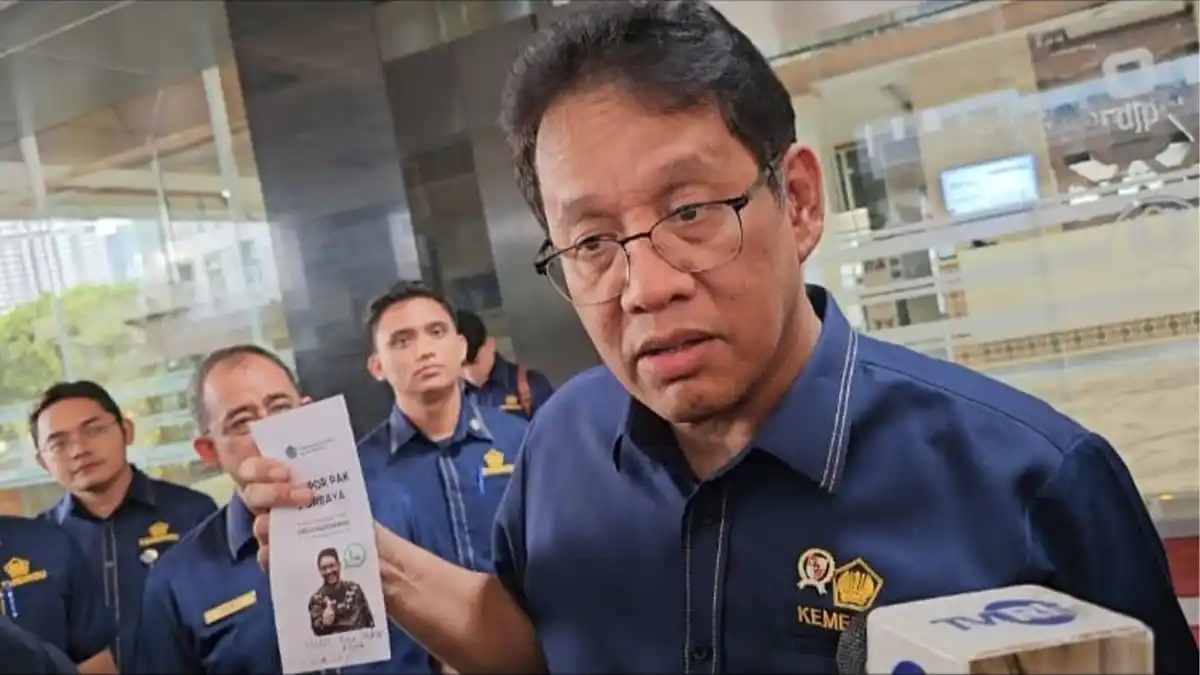 Menteri Keuangan Purbaya Yudhi Sadewa memperkenalkan layanan pengaduan WhatsApp