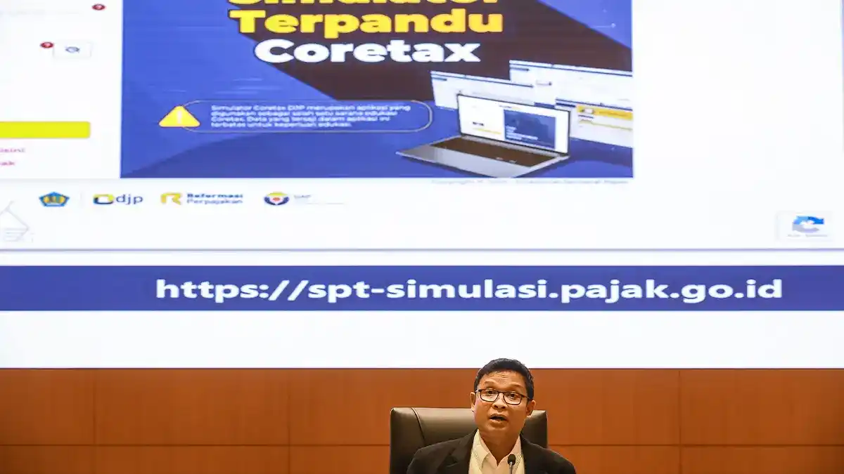 Dirjen Pajak Bimo Wijayanto memberikan pernyataan kepada media