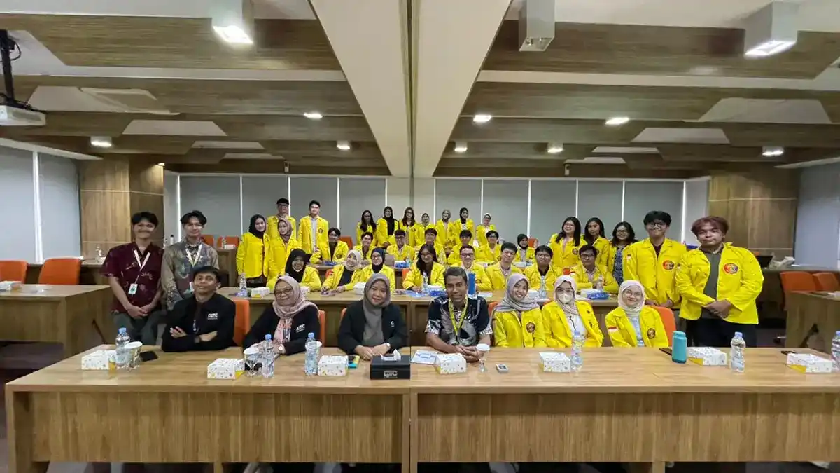 Mahasiswa FIA UI mengunjungi Menara DDTC