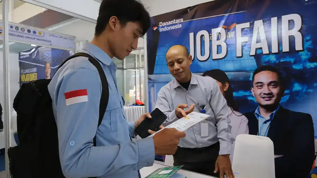 Pejabat pemerintah mengumumkan Program Magang Nasional batch 2