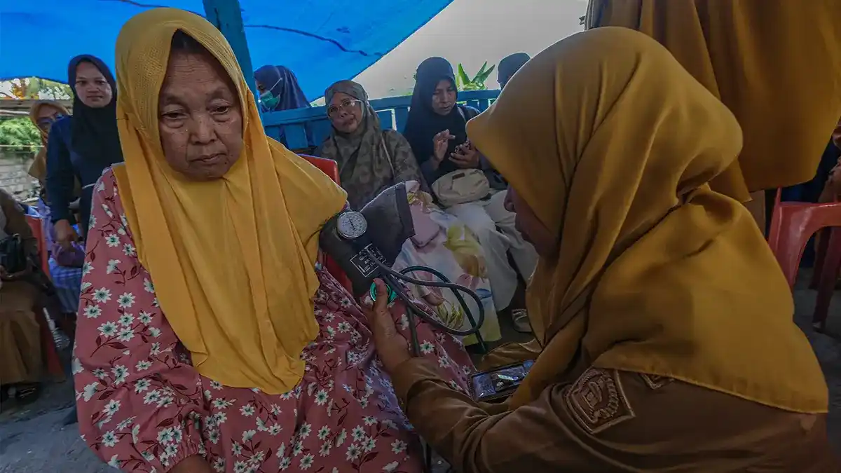 Illustrasi orang lanjut usia mewakili populasi yang menua