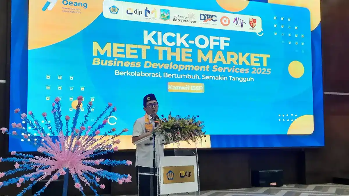Petugas kantor pajak dan UMKM kuliner peserta Meet The Market di Jakarta Pusat