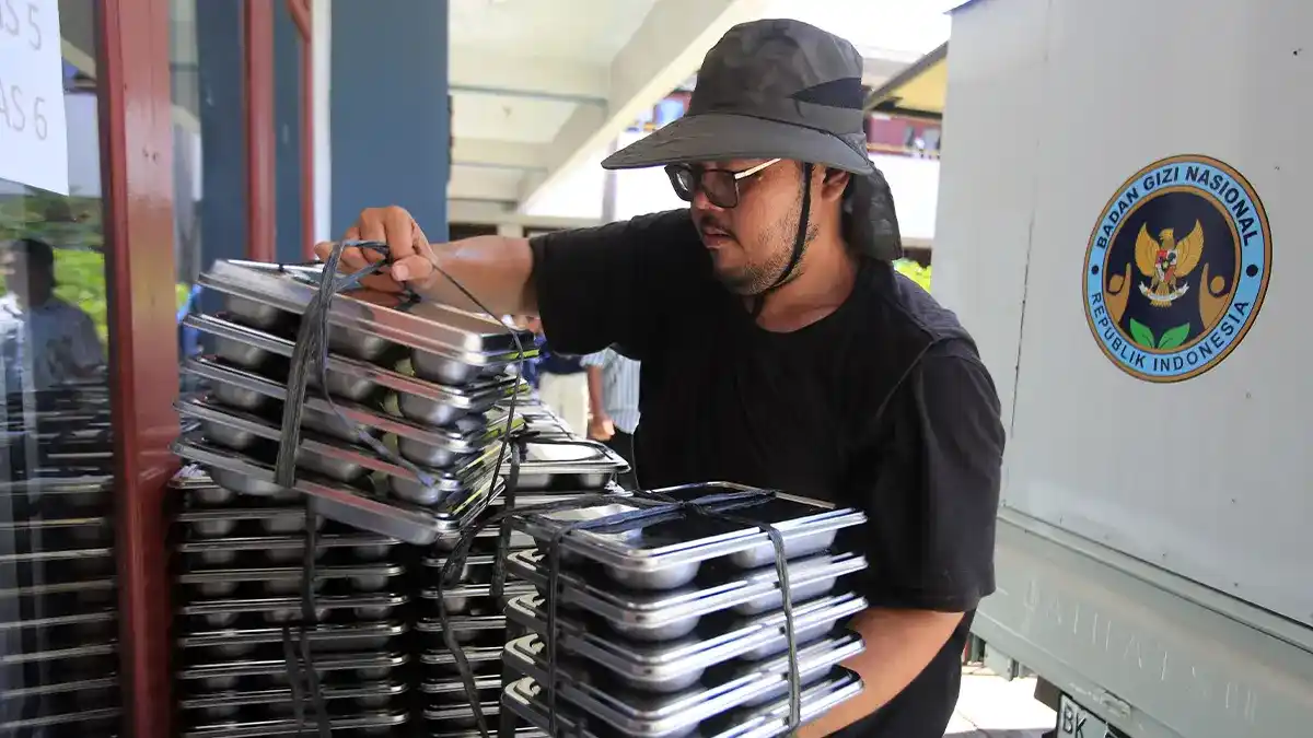 National Nutrition Agency staff reviewing MBG production guidelines