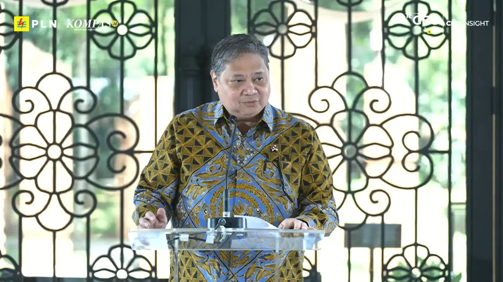 Airlangga Hartarto speaking at Kadin 2025 meeting