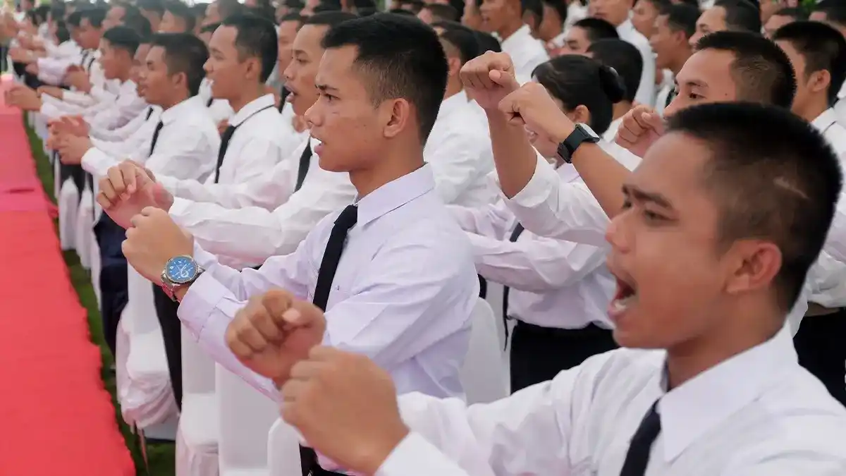 Airlangga Hartarto speaking at Kadin meeting about internship program