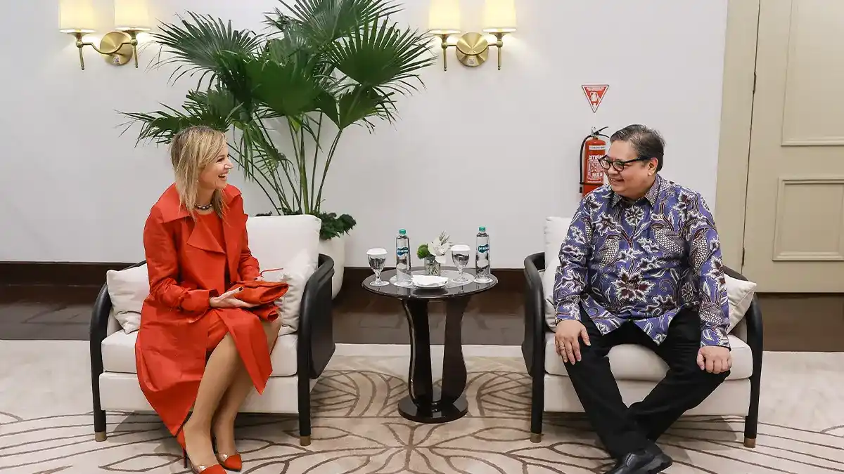 Airlangga Hartarto presenting the financial health framework