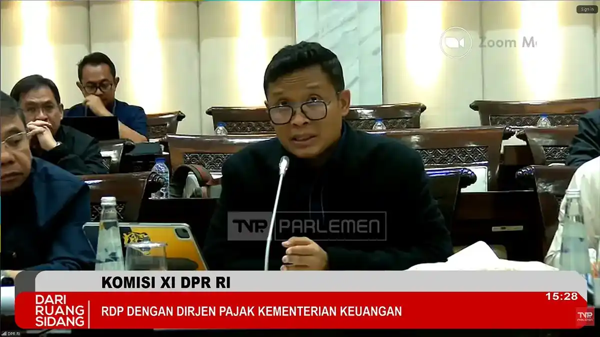 Director General of Taxes Bimo Wijayanto explaining tax arrears collection steps