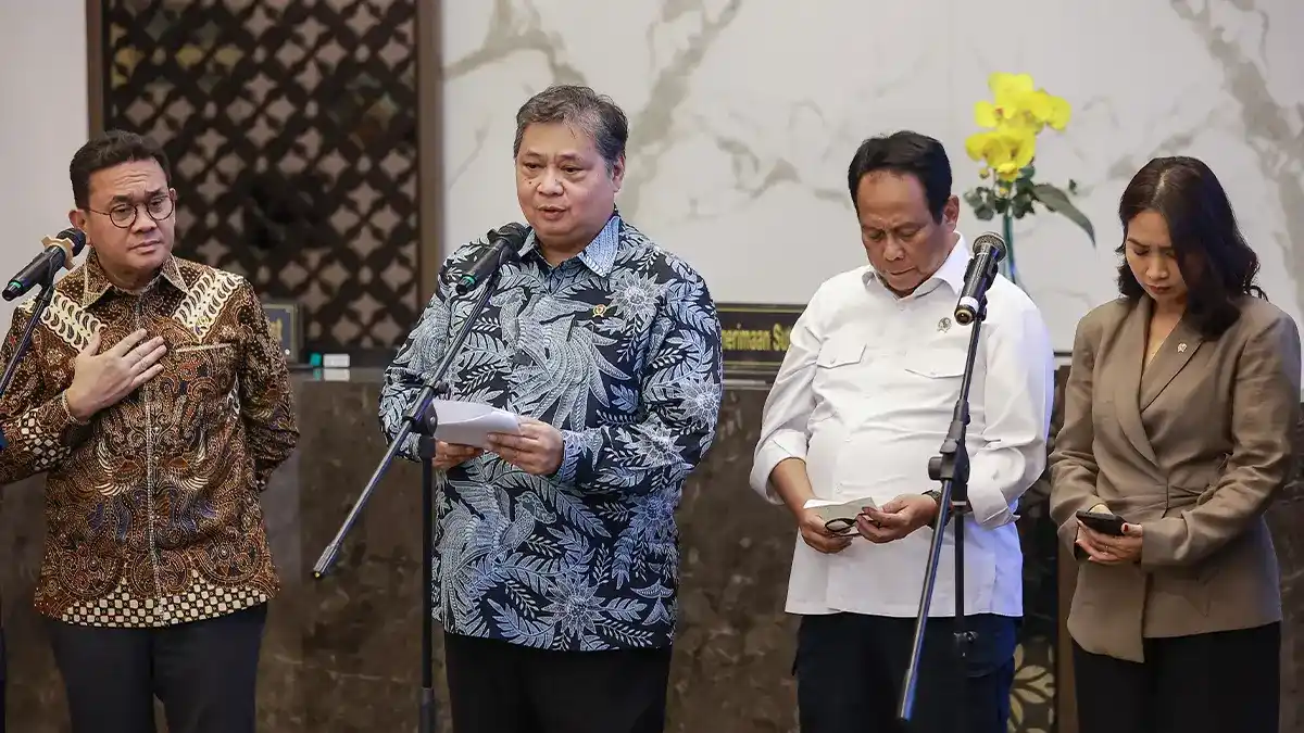 Airlangga Hartarto speaking at press conference in Jakarta
