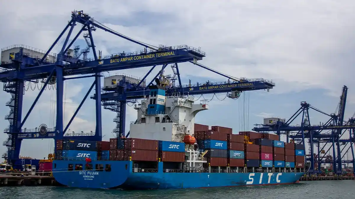 Finance Minister Purbaya Yudhi Sadewa presenting export duty revenue data