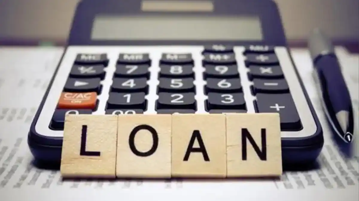 Illustration of illegal online loan fraud using fake transfers