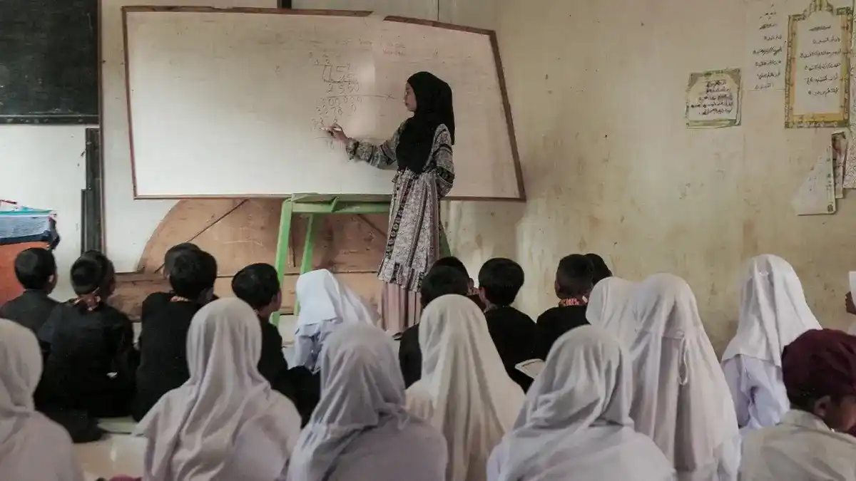 Officials inspecting school revitalization project