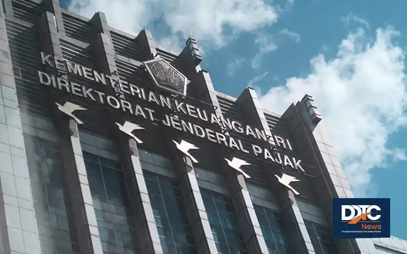 WhatsApp message pretending to be tax authority