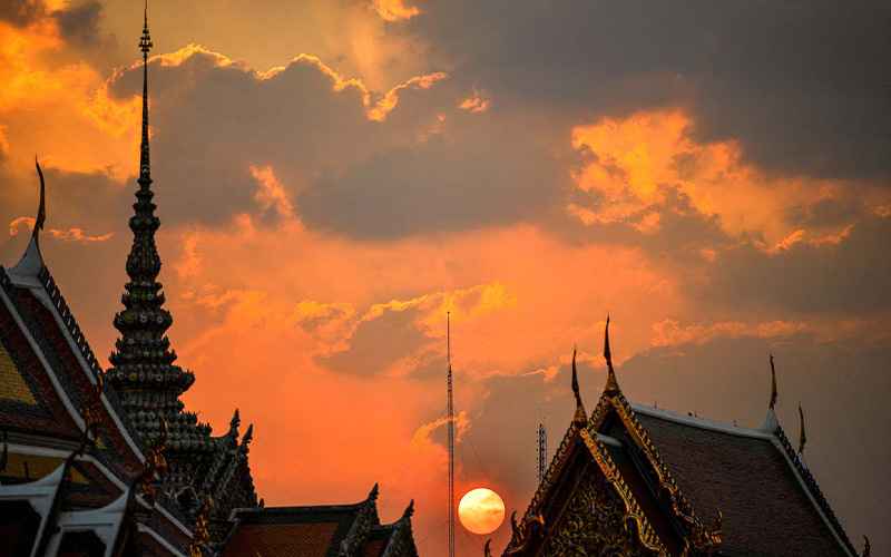 Menteri Keuangan Thailand Lavaron Sangsnit memaparkan paket insentif pajak