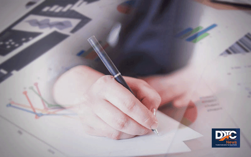 Foto pejabat pemerintah menandatangani PP No. 43/2025