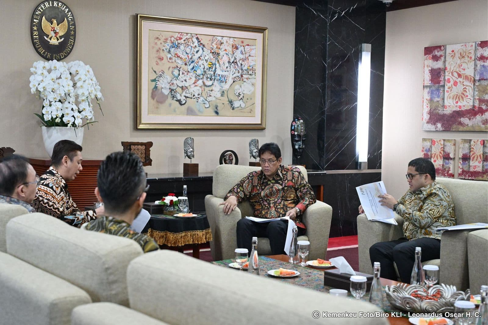 Menteri Keuangan Purbaya Yudhi Sadewa bersama perwakilan APPI dalam rapat di Kementerian Keuangan