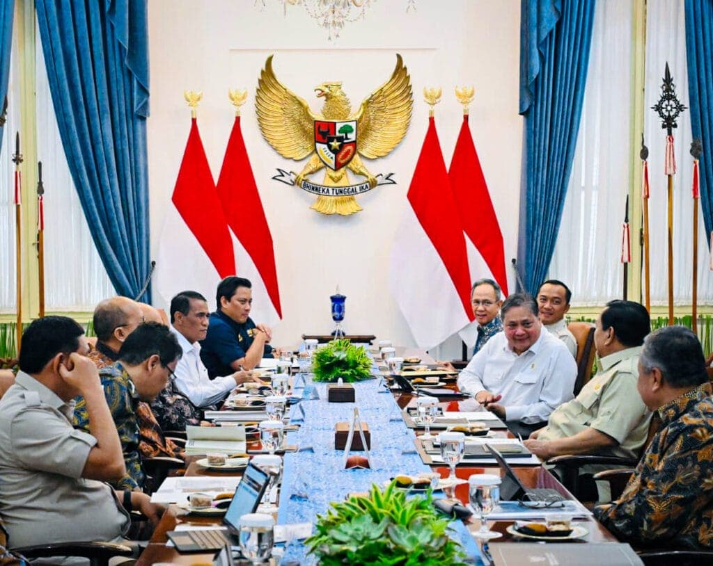 Minister Airlangga Hartarto speaking at presidential meeting in Jakarta